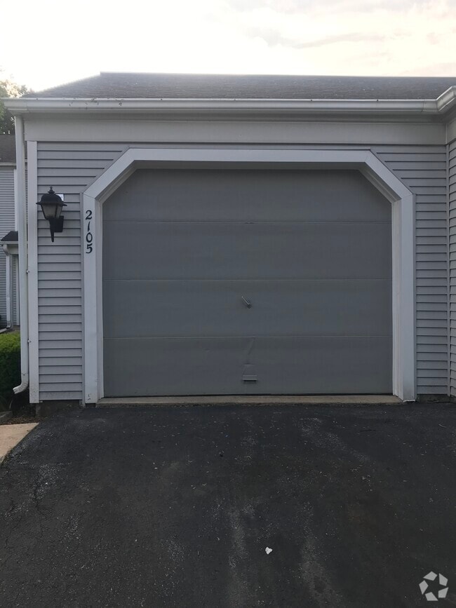 Building Photo - 2105 Wexford Rd