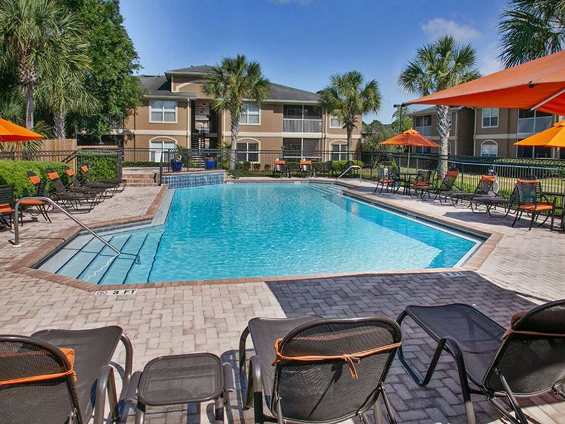 Pool - Crestview at Oakleigh Apartment Homes