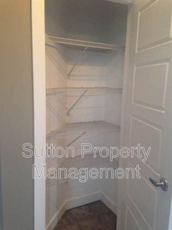 Building Photo - 9806-9889 StUnit BKey 149