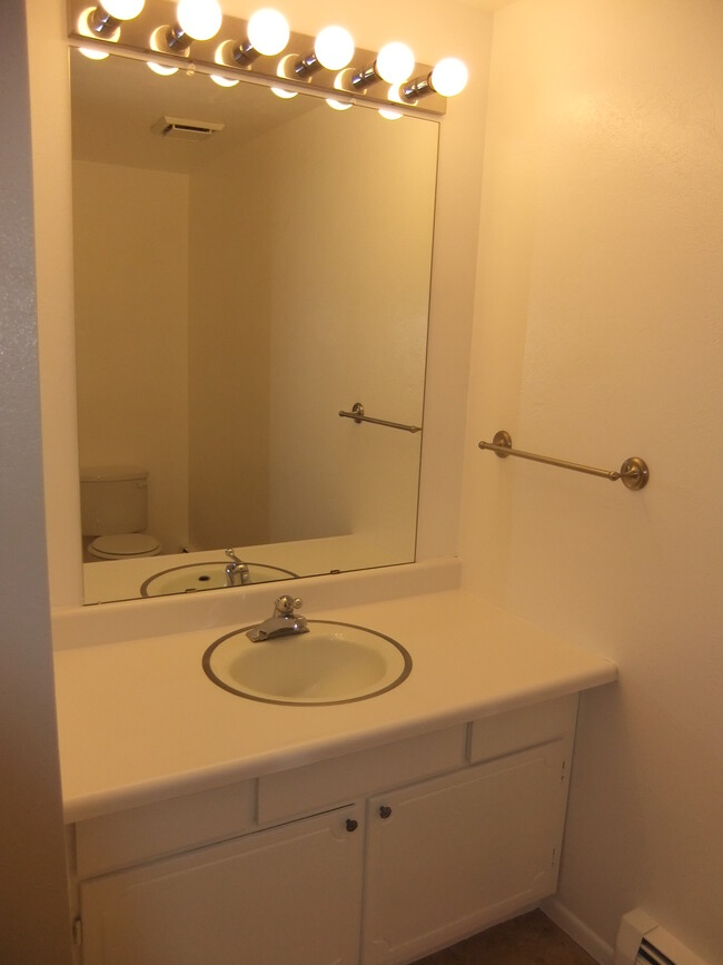 Bath Vanity - 592 Galena St