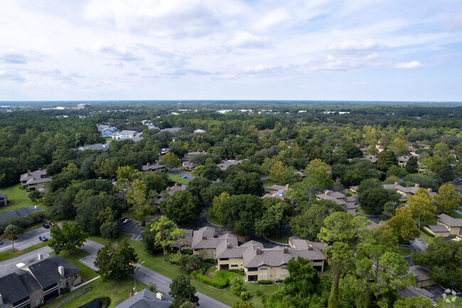 Foto aérea - Lake Crest Condominium Association