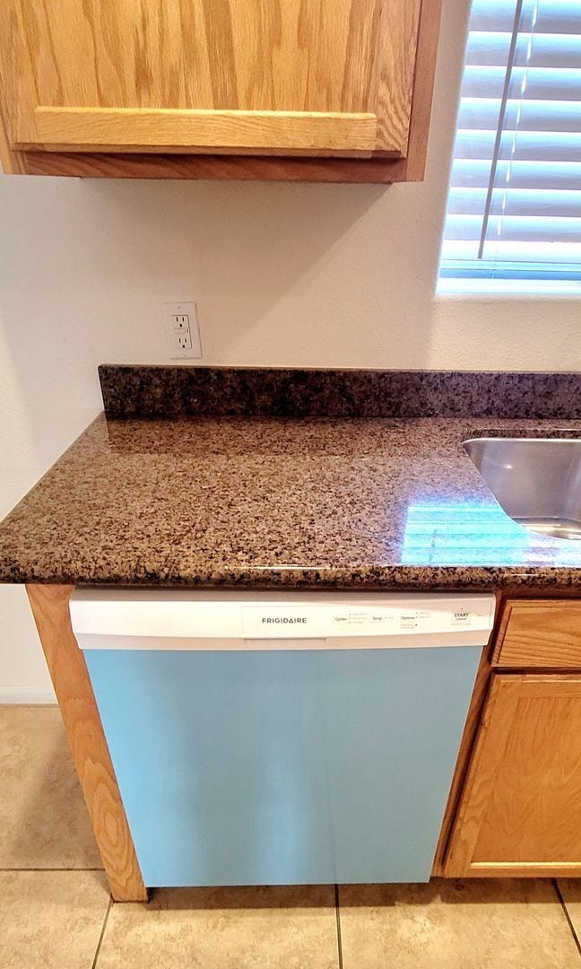 Building Photo - Modern Open Concept 3 Bedroom 2 Bath with Solar.