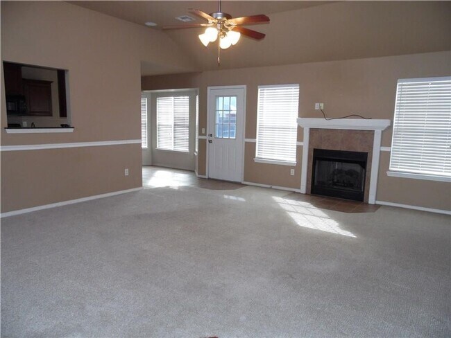 Foto del edificio - Great Location! 3 Bedroom 2 Bath