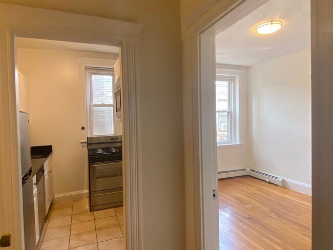 Building Photo - September Amazing 1bed in Allston! Fitness...