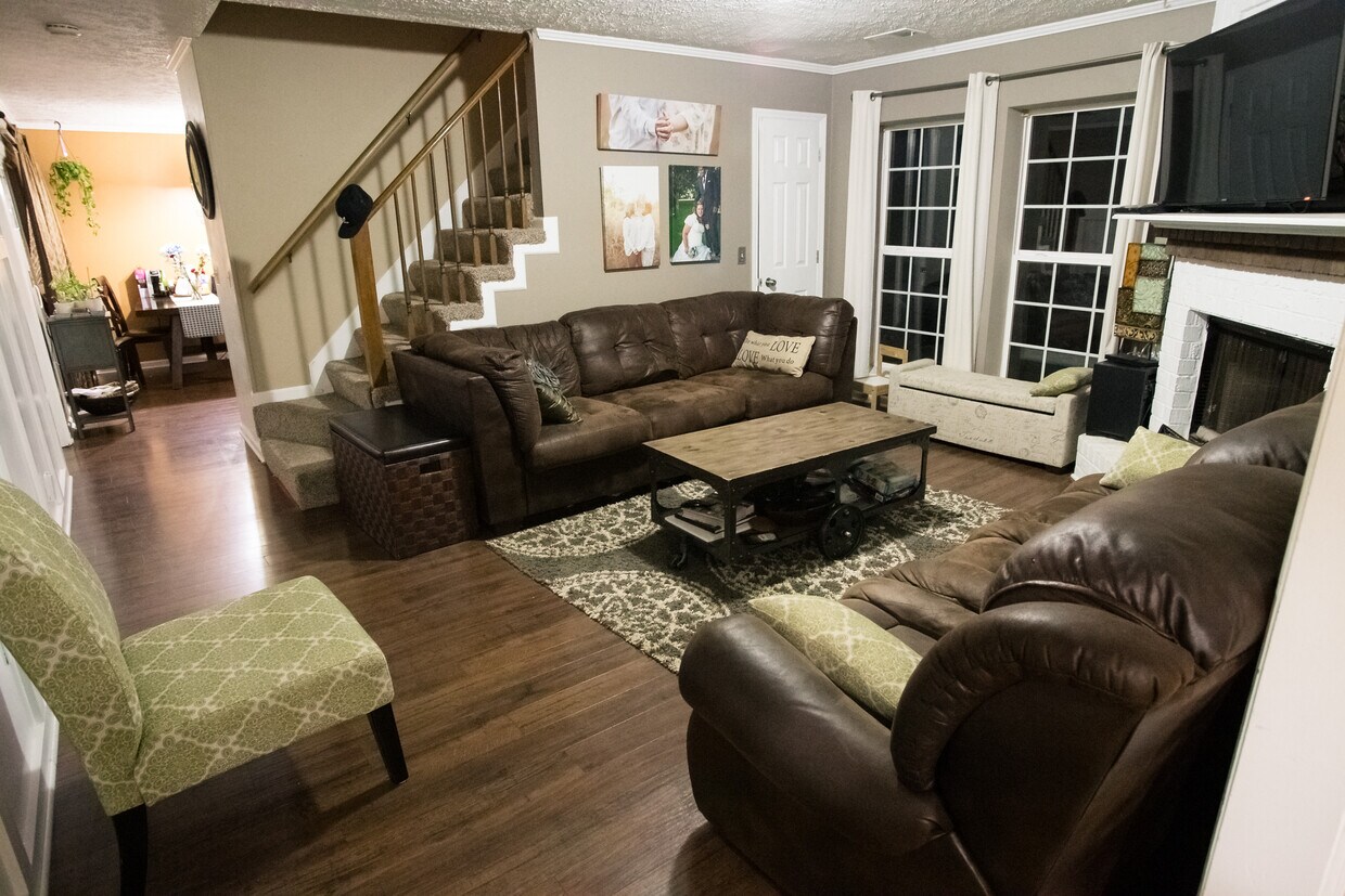 Living Room - 2572 Exeter Dr