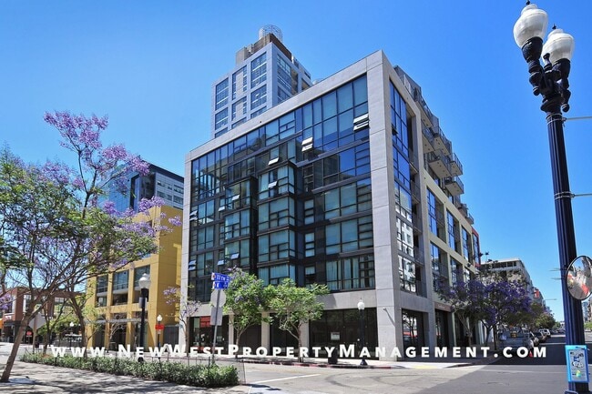 Foto del edificio - Modern Icon one bedroom in the heart of East Village! Small Pet OK! Available Now! 1 Pkng Space I...