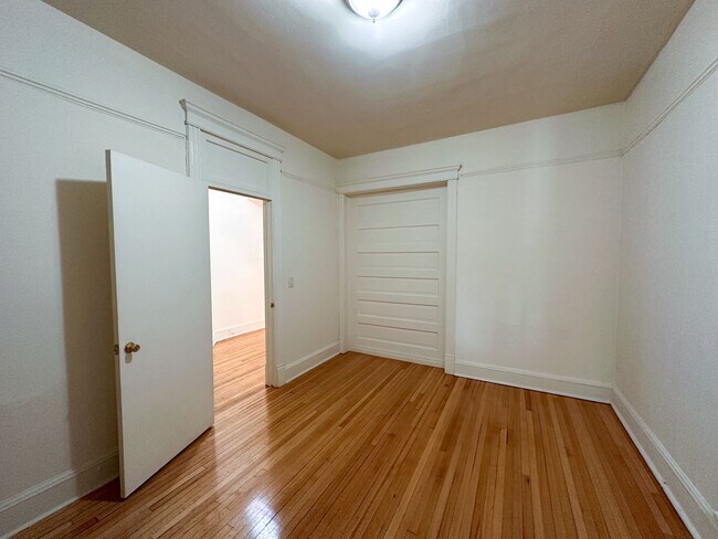 Foto del edificio - 4-BEDROOM DEPAUL UNIVERSITY APARTMENT – FI...