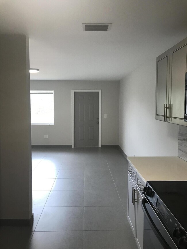 Foto del edificio - 142 SW 8th Ave