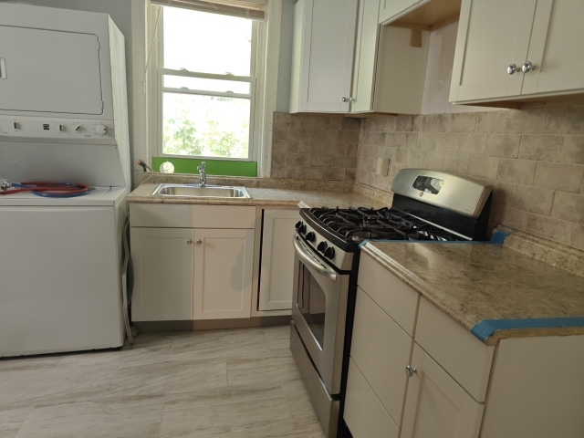 Kitchen - 573 Herman St