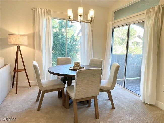 Foto del edificio - 3451 Desert Cliff St