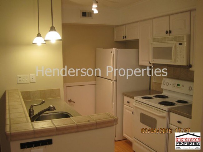 Foto del edificio - 419 E 8th St