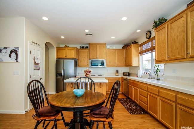 Building Photo - 7000 Artisan Cir