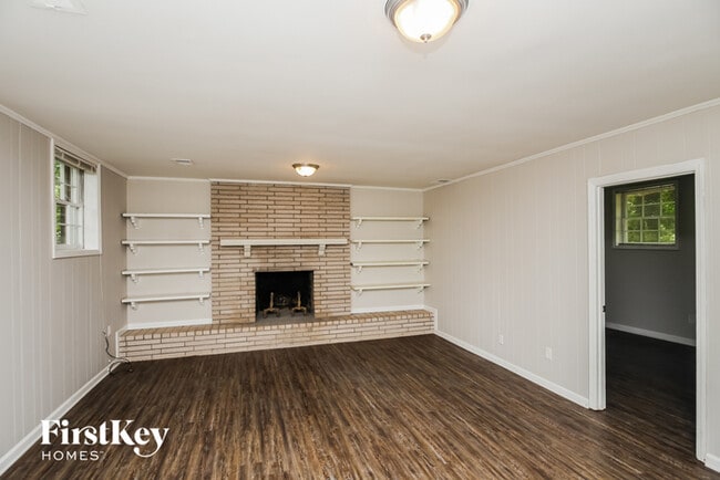 Building Photo - 482 White Oak Dr SW