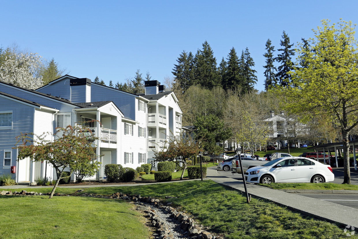 Primary Photo - The Signature Apartments & Townhomes