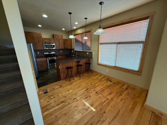 Foto del edificio - Upgraded End Townhouse with Neighborhood P...