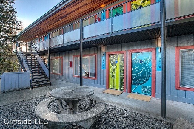 Building Photo - 906 N 35th St