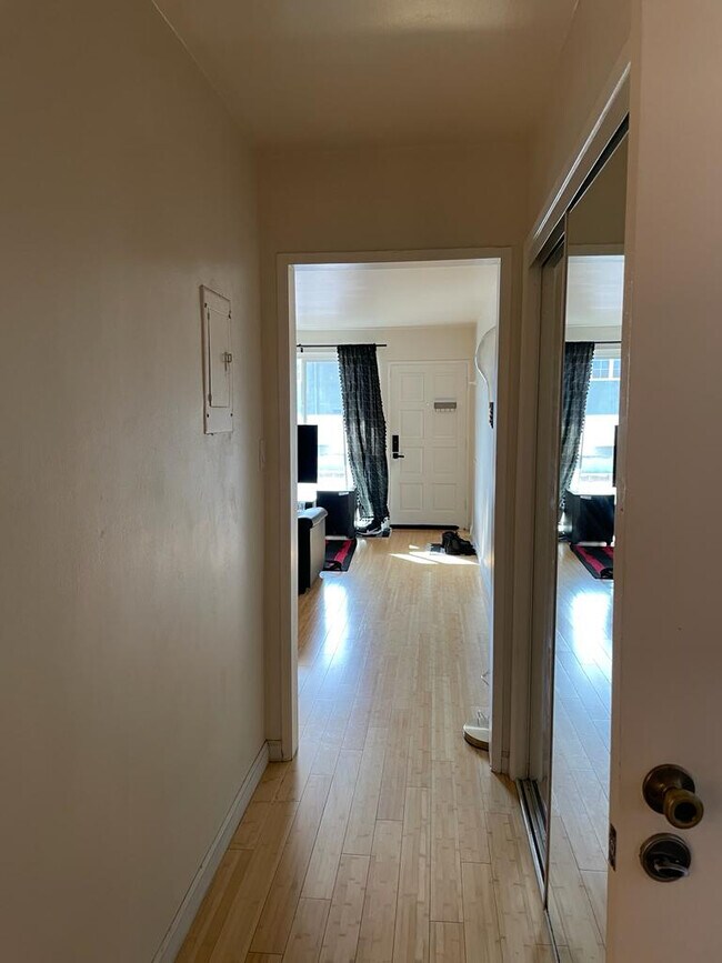 Foto del edificio - 3813 Huron Ave