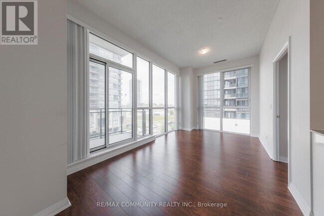 Photo du bâtiment - 75 Eglinton Ave W
