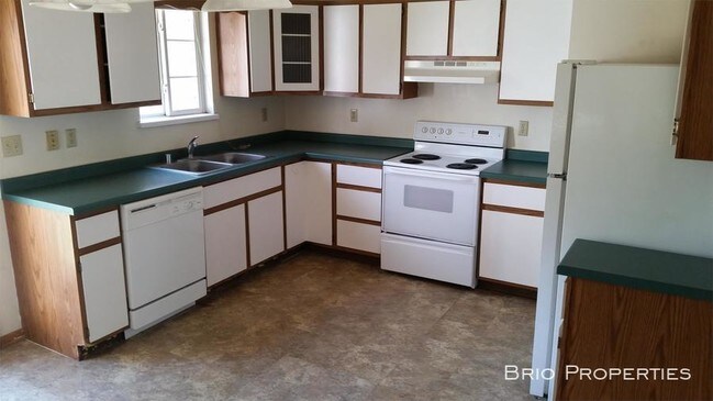 Building Photo - *MOVE IN RENT SPECIAL*