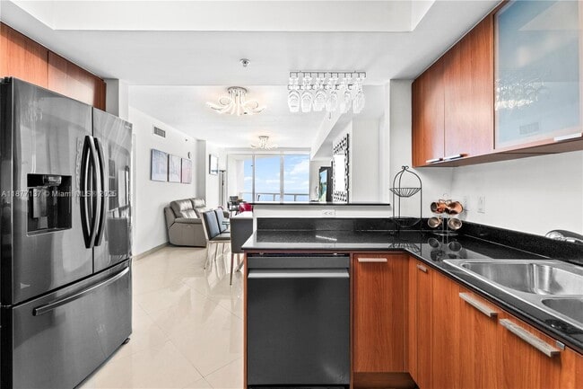 Foto del edificio - 16699 Collins Ave