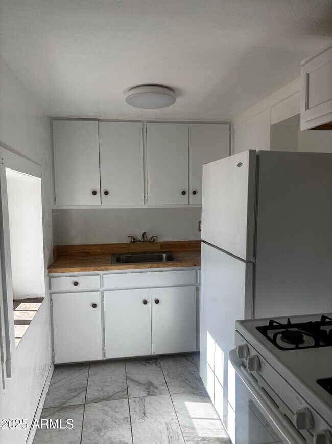 Foto del edificio - 823 E 17th St