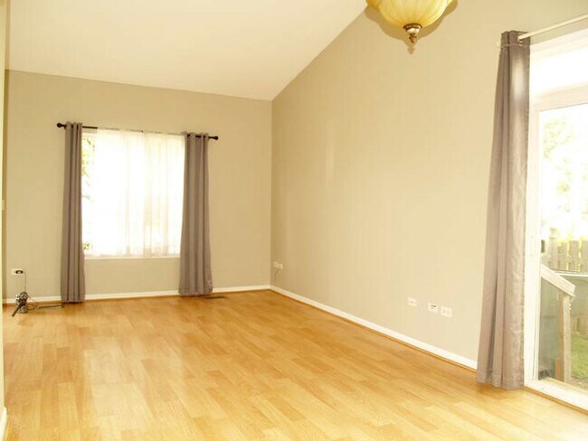 Foto del edificio - 1216 Burns Ln