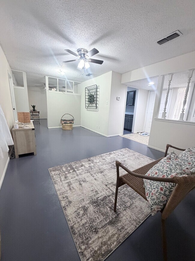 Foto del edificio - 7418 Meadow Cliff St