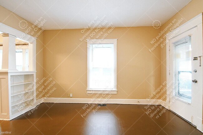 Foto del edificio - 3 br, 1 bath Duplex - 556 N Parker Ave