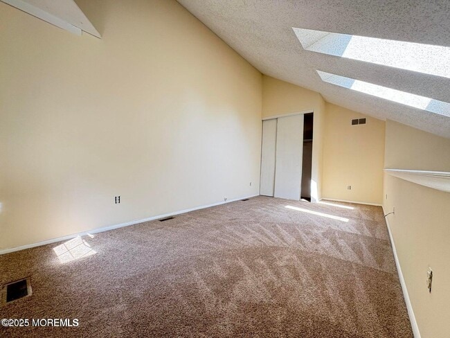 Foto del edificio - 702 Goldthread Ct