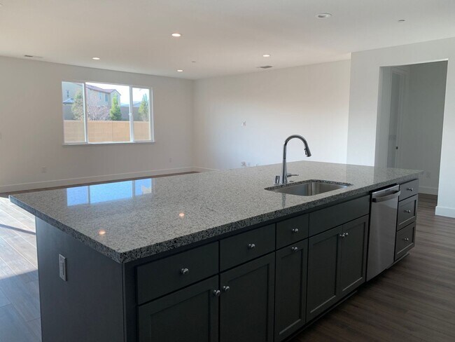 Foto del edificio - Home In Tracy Hills - Tenant occupied DO N...