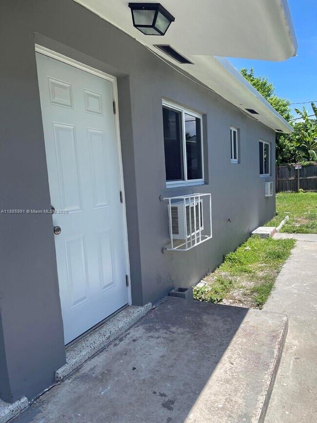 Foto del edificio - 1283 NE 109th St