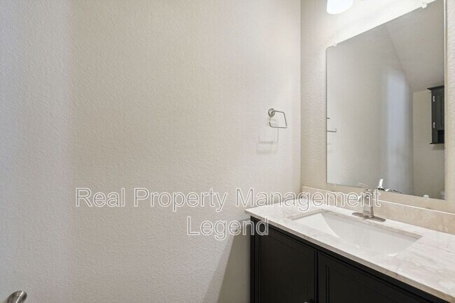 Foto del edificio - 812 Gray Fox Dr