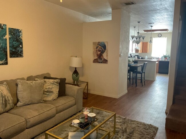 Building Photo - Spacious Gainesville Living Near UF & Butler Plaza!
