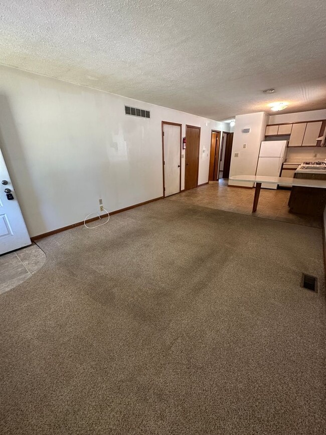 Building Photo - 1003 Zollinger Rd