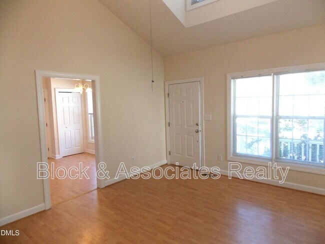 Foto del edificio - 2701 Sterling Park Dr