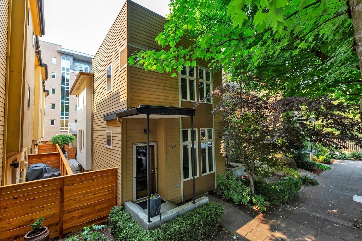 Stunning Townhome Style in NE Portland Lloyd Center District - Stunning Townhome Style in NE Portland Lloyd Center District
