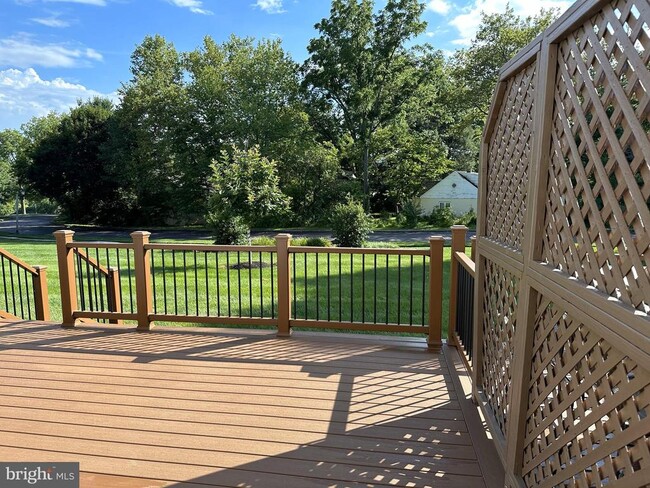 Building Photo - 103 Lennox Ct