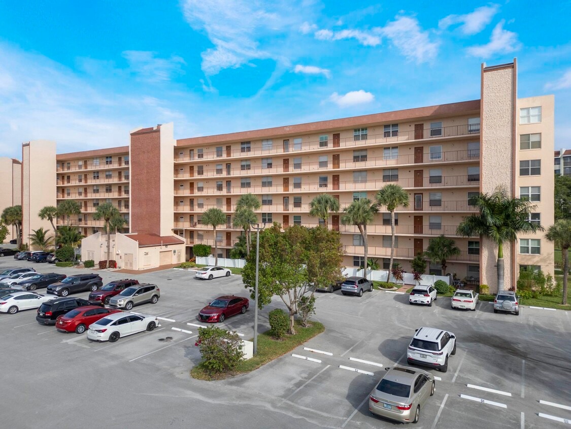 Primary Photo - 14527 Bonaire Blvd