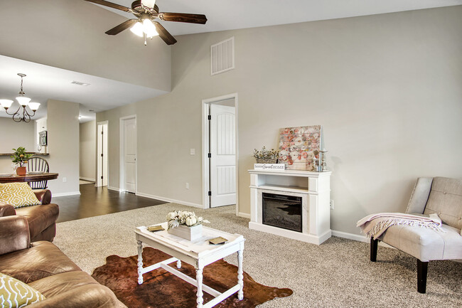 Building Photo - 525 Deerchase Ct