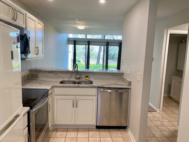 Foto del edificio - 5909 Meadow Dr