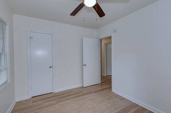Foto del edificio - 2864 Hawthorne Dr