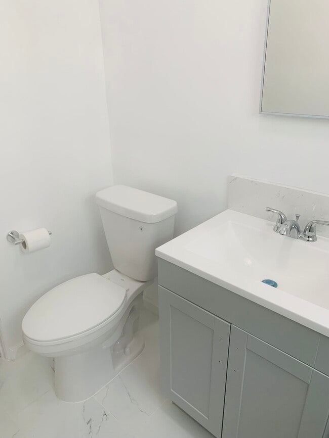 Building Photo - 132 S Canon Dr