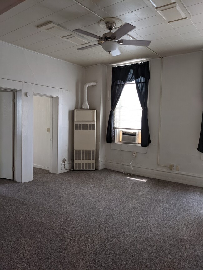 Livingroom - 1359 Caledonia St