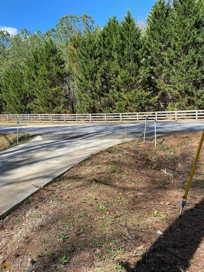Building Photo - 1124 Country Club Rd