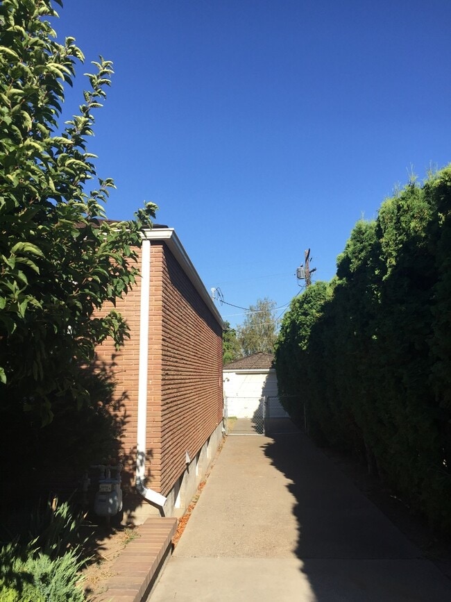Building Photo - Darling Home in Historic Yakima Neighborhood