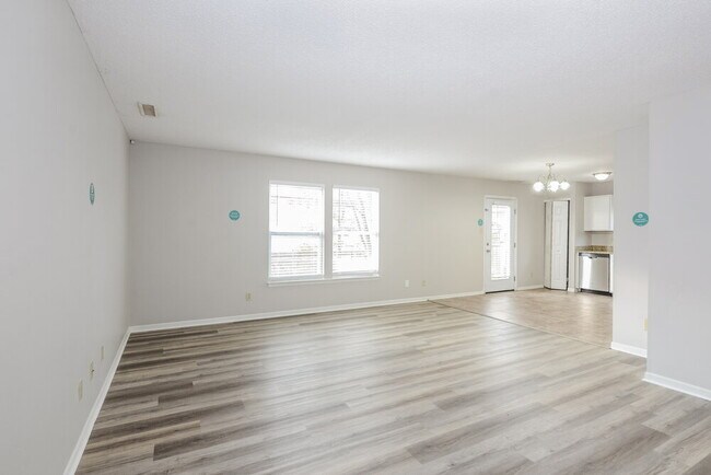 Foto del edificio - 6812 Everbloom Ln