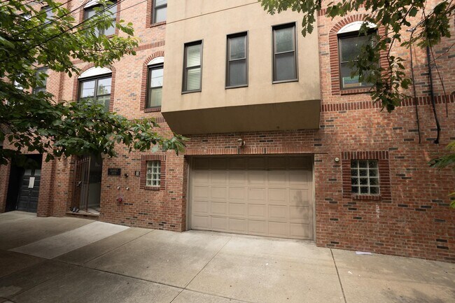Building Photo - 214 Jackson St