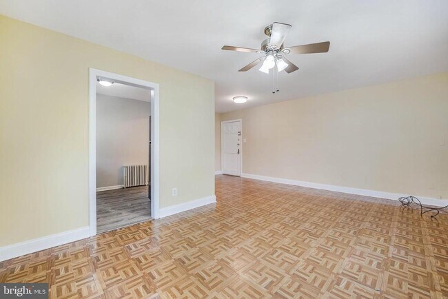 Foto del edificio - 2726 Washington Blvd