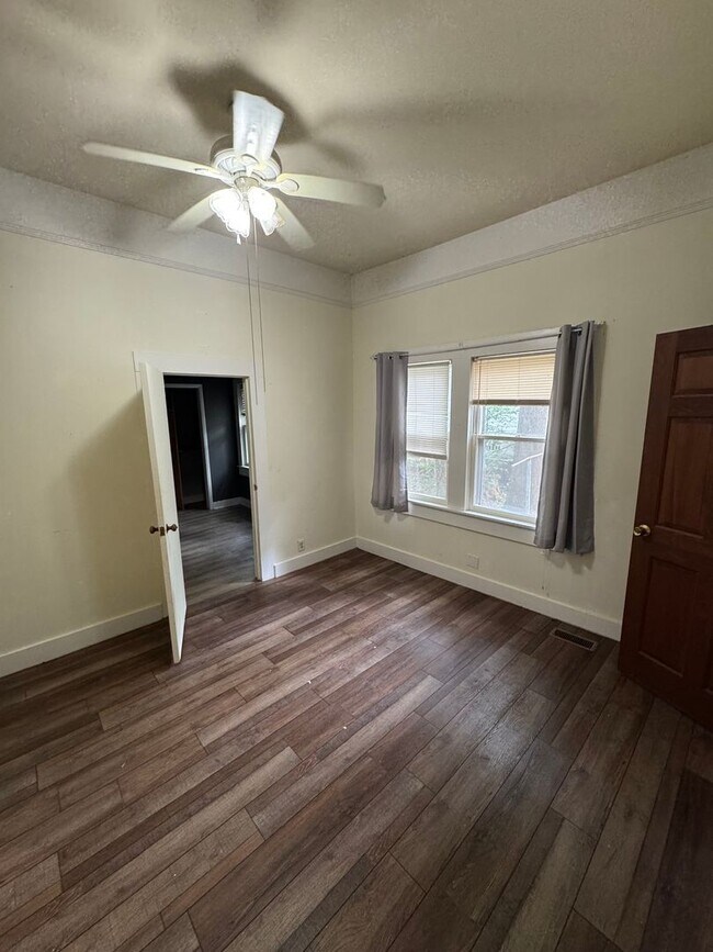 Foto del edificio - 202 Church Ave SE