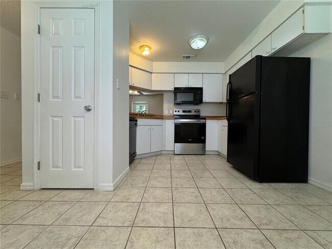 Foto del edificio - 215 Pinehurst Dr